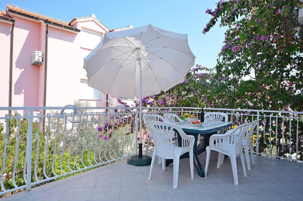 Apartments Sime Vodice Esterno foto