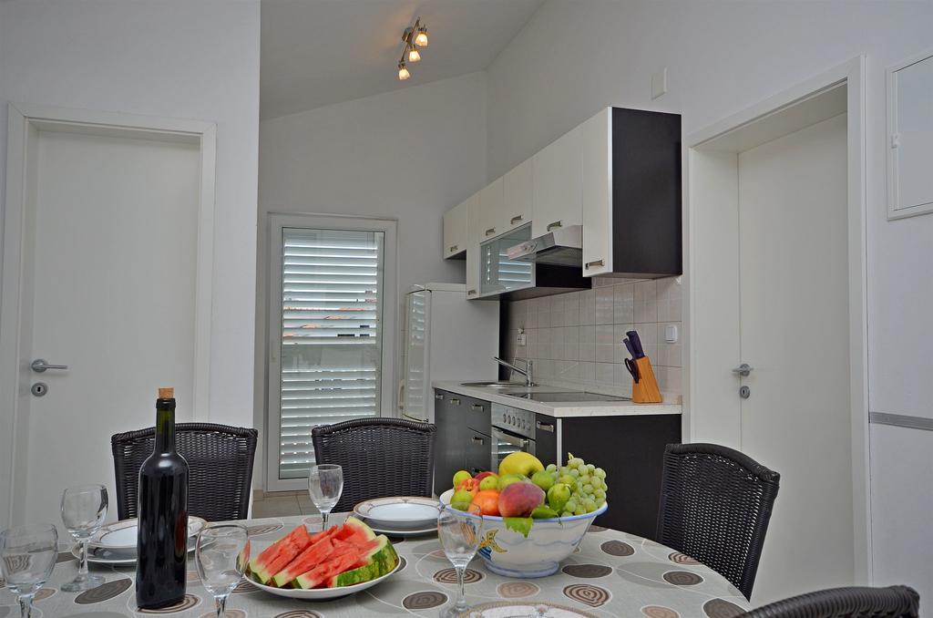 Apartments Sime Vodice Esterno foto
